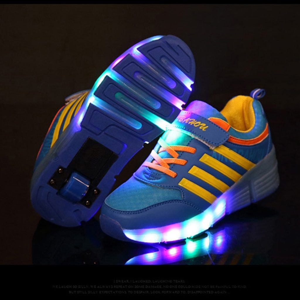 Kids Shoes with LED Lights Children Roller Skate Sneakers with Wheels glowing Led Light Up for 4
